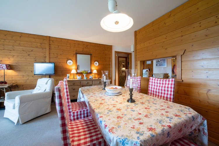 appartement-pelican-050-verbier-salle-a-manger-table-04.jpg