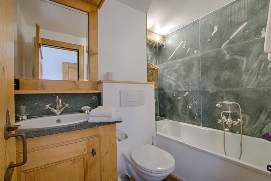 appartement-riant-mont-115-verbier-salle-de-bain-baignoire-17.jpg