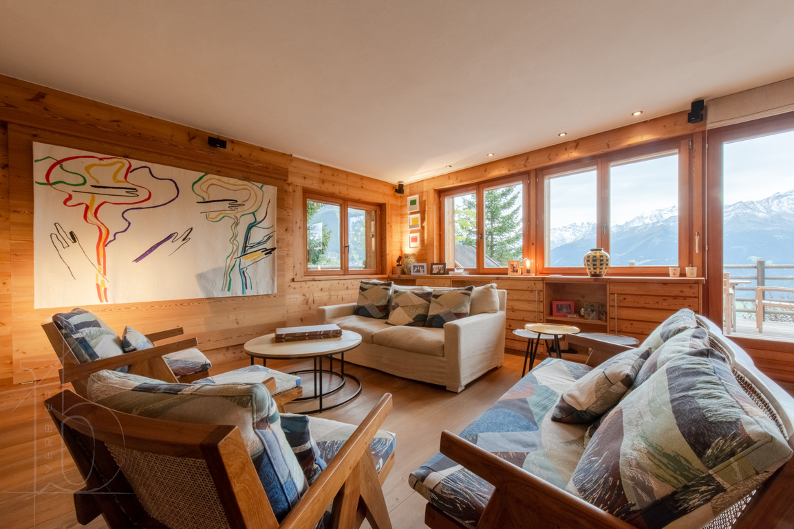 chalet-tanios-verbier-salon-vue-baies-vitrees-02.jpg