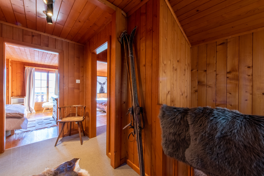 chalet-sunbeam-verbier-couloir-acces-chambres-14.jpg