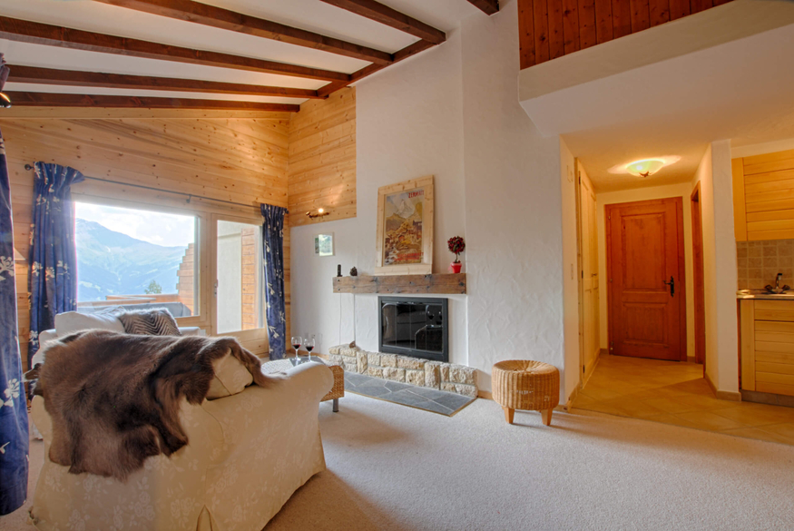 appartement-sologne-132-237-verbier-salon-etage-cheminee-13.jpg