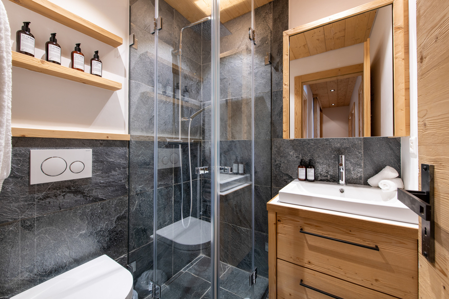 chalet-roselle-verbier-salle-de-bain-douche-11.jpg