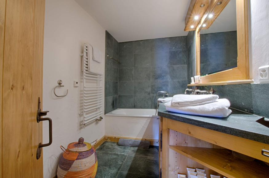 appartement-riant-mont-115-verbier-salle-de-bain-douche-21.jpg