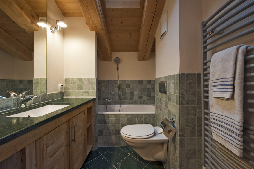 appartement-airview-203-verbier-salle-de-bain-wc-26.jpg