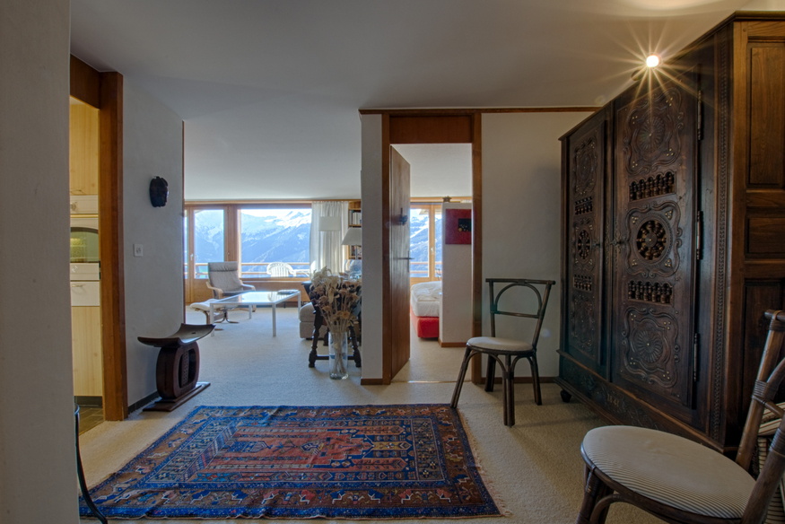 appartement-les-seracs-44-verbier-entree-espace-07.jpg