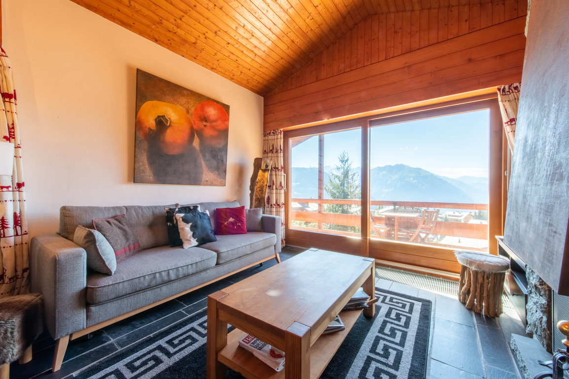 appartement-ambassador-306-verbier-salon-vue-montagnes-01.jpg