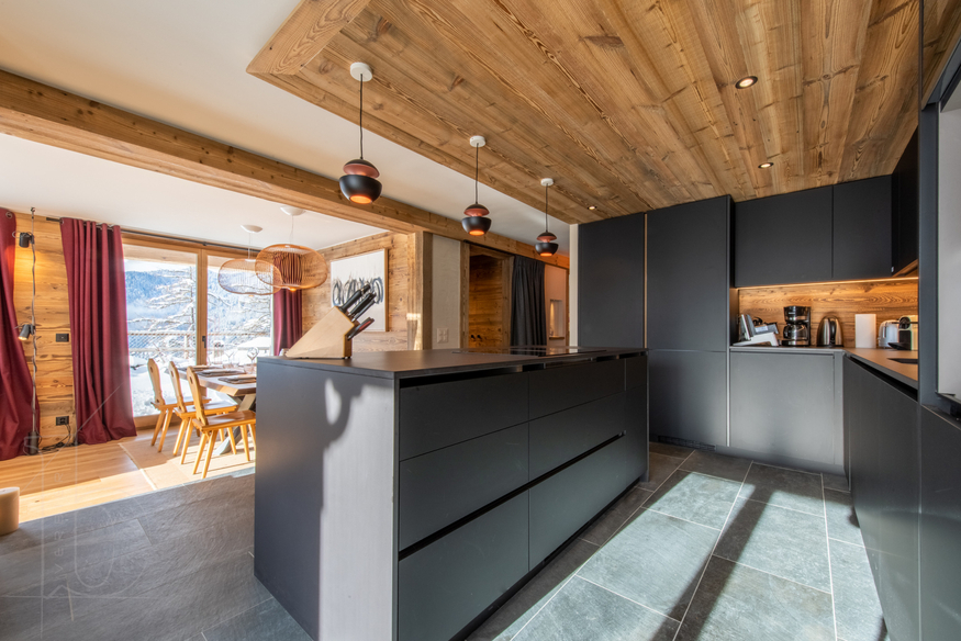 appartement-grand-cirque-verbier-cuisine-vue-ensemble-12.jpg