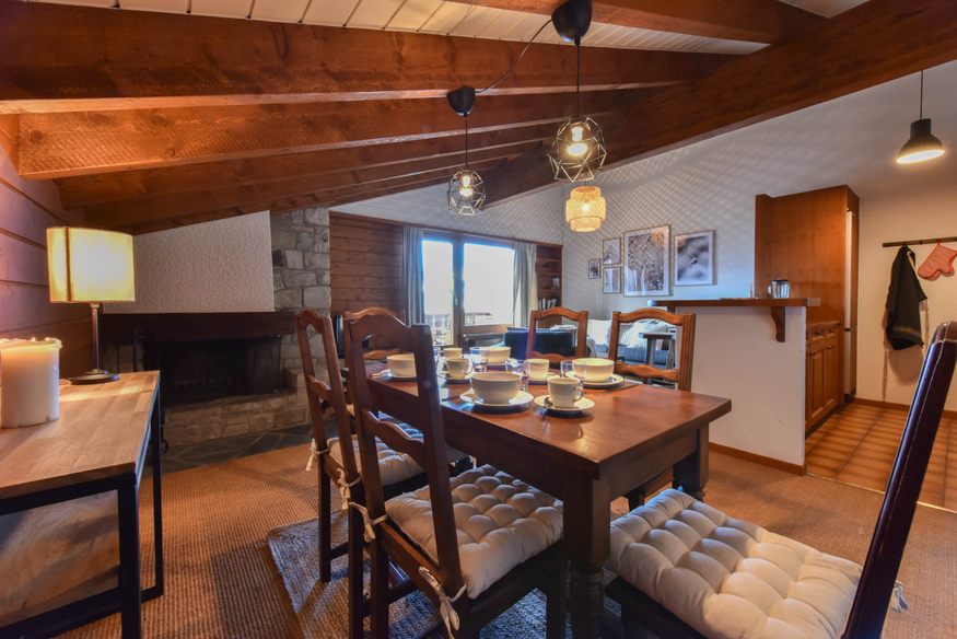 appartement-preles-223-verbier-table-a-manger-08.jpg