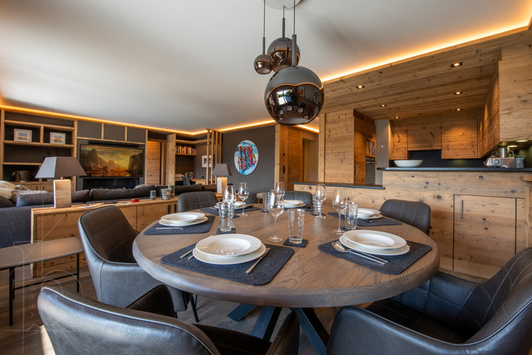 appartement-crijibe-18-verbier-table-ronde-dressee-06.jpg