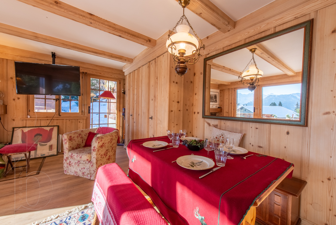 chalet-verseau-15-verbier-salle-a-manger-table-ronde-03.jpg