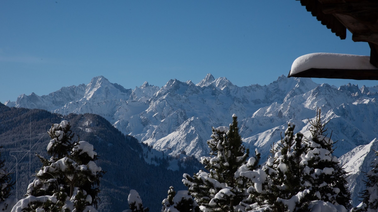 Vue alpine enneigée – Chalet Off Market Verbier