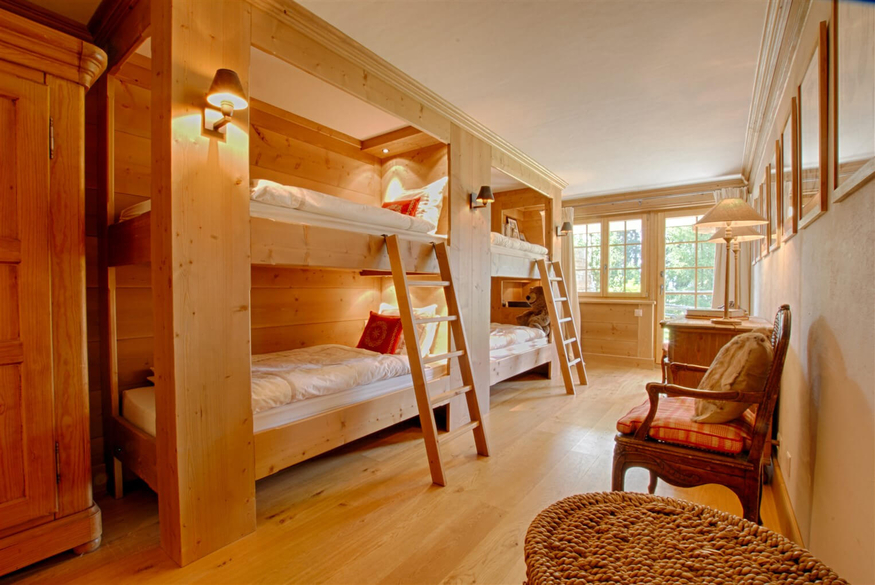 appartement-coprin-009-verbier-couloir-acces-chambre-enfants-15.jpg