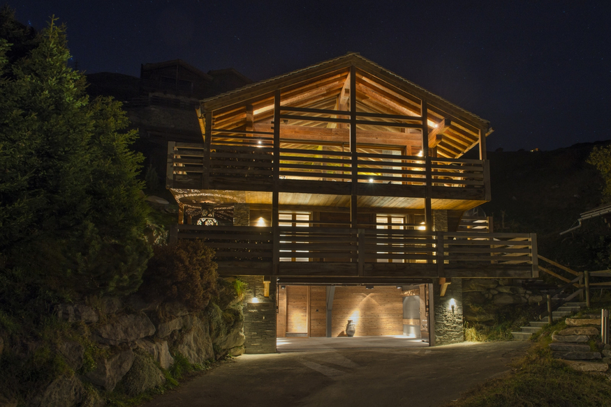chalet-alpin-roc-verbier-facade-chalet-nuit-34.jpg
