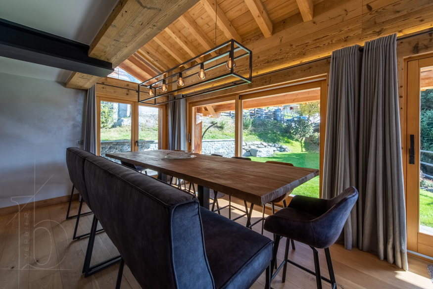 chalet-clambinet-verbier-salle-a-manger-vue-jardin-10.jpg