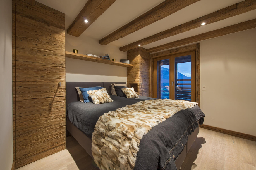 chalet-alpin-roc-verbier-chambre-lit-double-vue-15.jpg