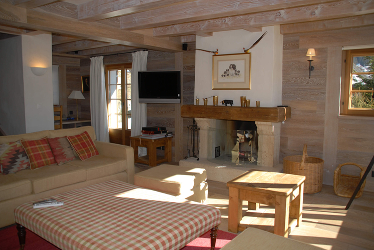 appartement-grand-verbiage-verbier-salon-cheminee-table-basse-04.jpg