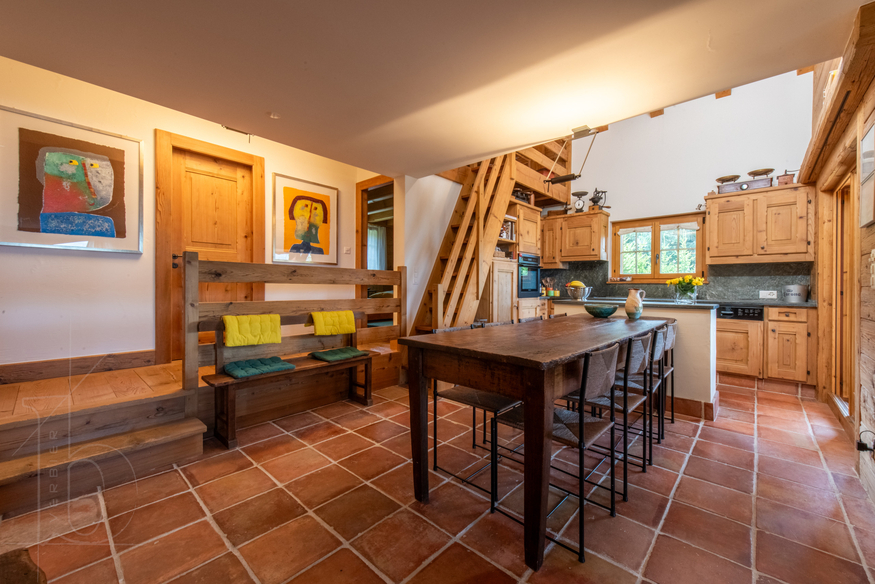 appartement-ecureuil-119-verbier-entree-escalier-07.jpg